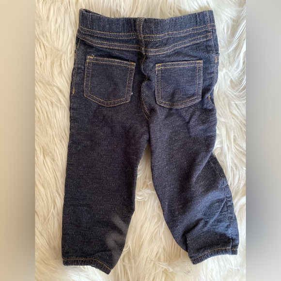 Like new Carters stretch baby boy jeans in 18 months - Picture 2 of 3